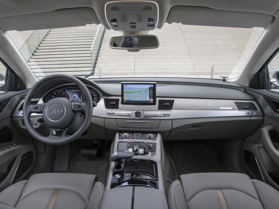 Торпедо Audi A8L W12 Quattro (D4) 2013 года  (WW) (фото 16 из 24)